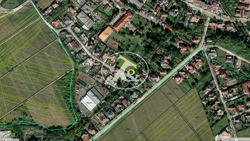 ÚCHVATNÝ POZEMOK V POKOJNEJ ČASTI LIMBACHU SO STAVEBNÝM POVOLENÍM, 1310 M2